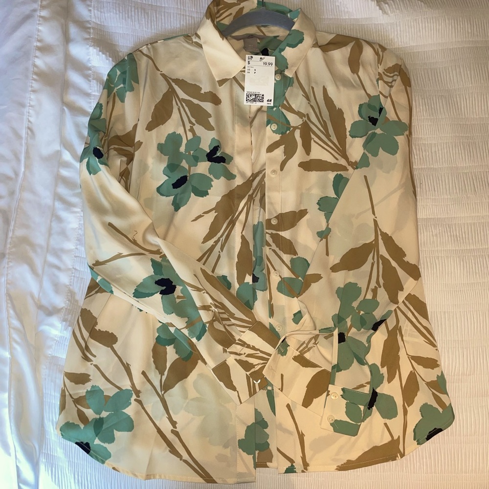 Brand new H&M Floral Button Down! (With Tag)